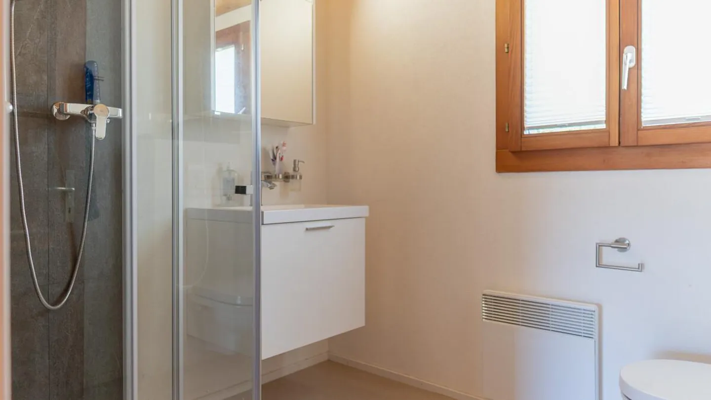 Casa bifamiliare e stalla con vista fantastica e ottima esposizione al sole... - Foto 13 di 24