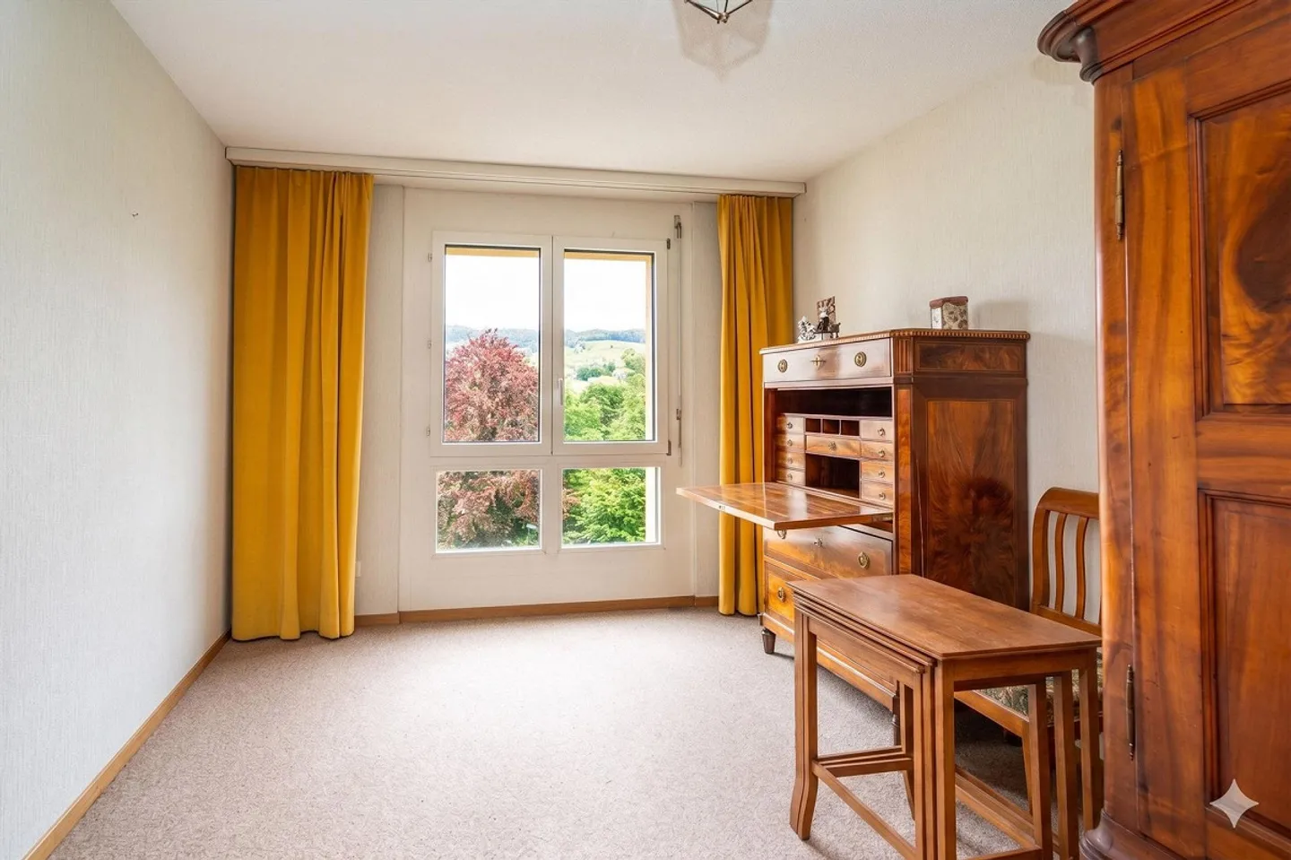 Bright 4.5-room apartment with parking space in Bolligen - Photo 3 of 13