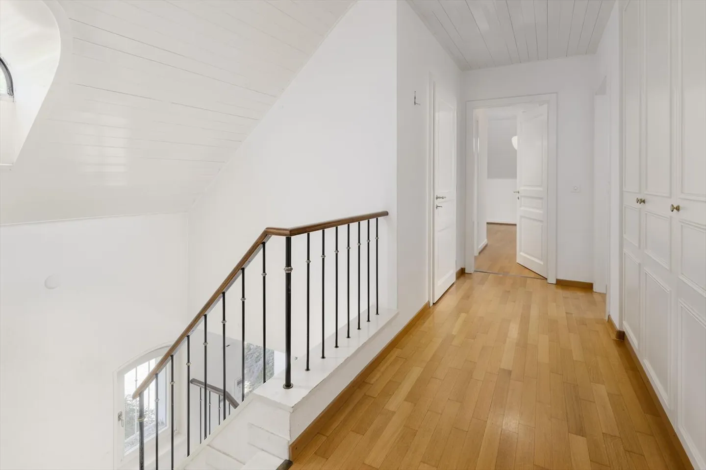 Villa elegante a Bougy-Villars con vista panoramica sul Lago di Ginevra e le Alpi - Foto 7 di 12