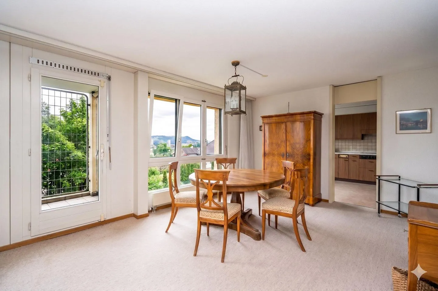 Bright 4.5-room apartment with parking space in Bolligen - Photo 1 of 13