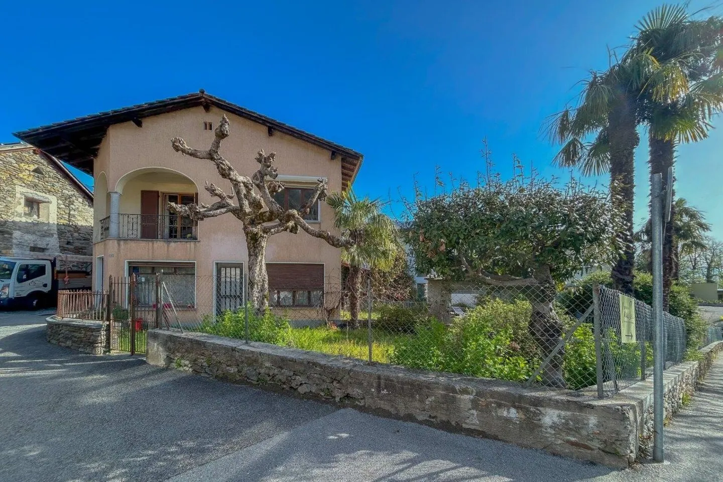 Ticinese House in the village with large garden - Photo 2 of 5