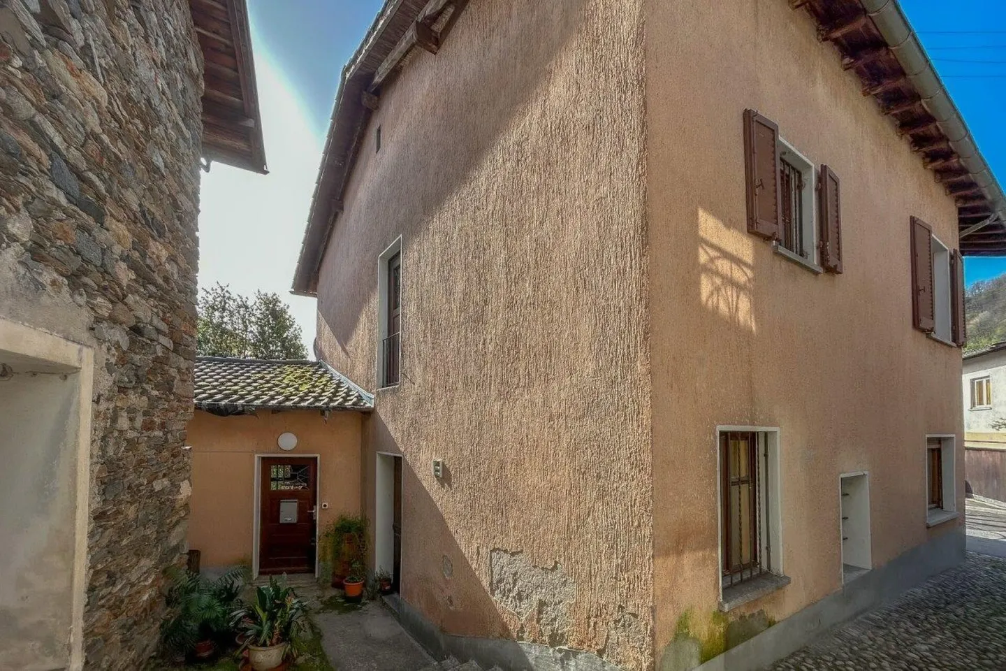 Ticinese House in the village with large garden - Photo 3 of 5