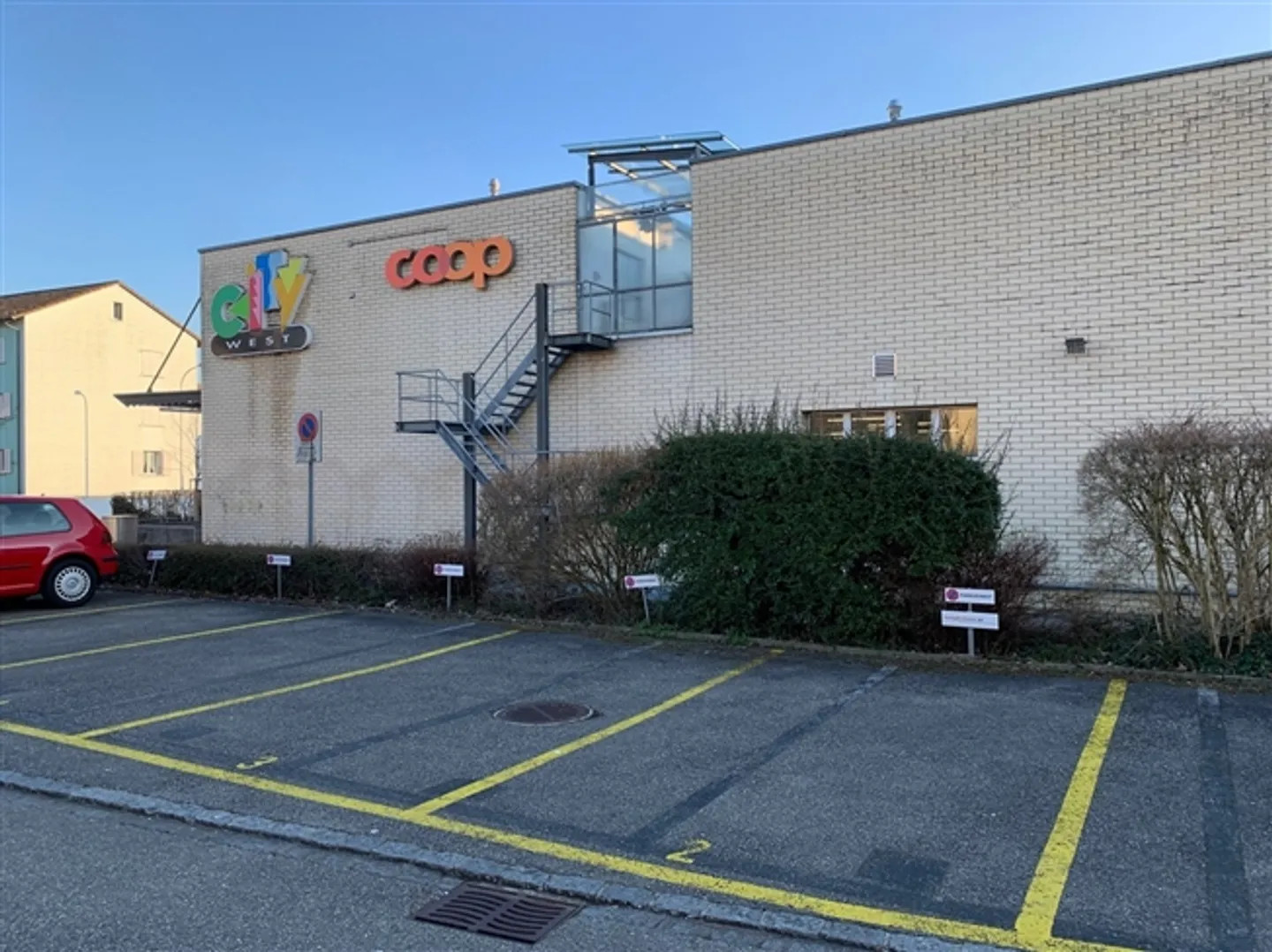 «Grosszügiger Aussenparkplatz Föhrenweg 4500 Solothurn» - Foto 1 von 2