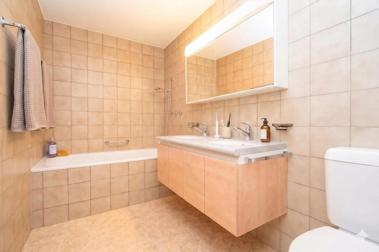 Bright 4.5-room apartment with parking space in Bolligen - Photo 6 of 13