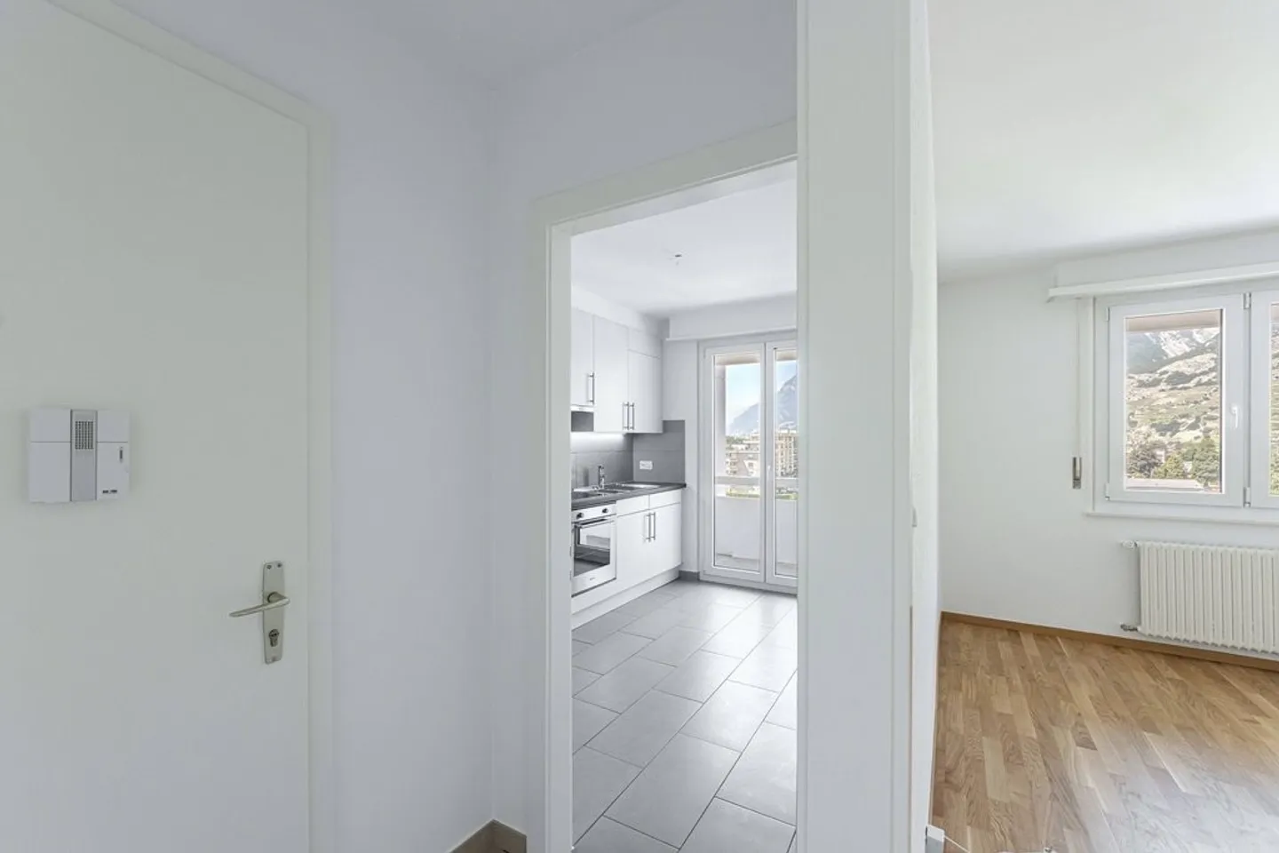Charming Apartment in Quiet Area - Photo 2 of 7