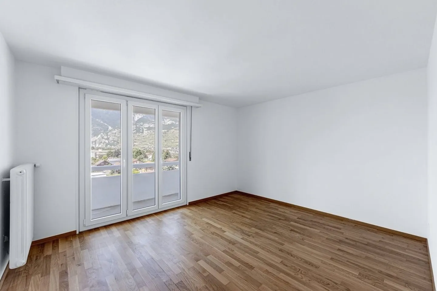 Charming Apartment in Quiet Area - Photo 3 of 7