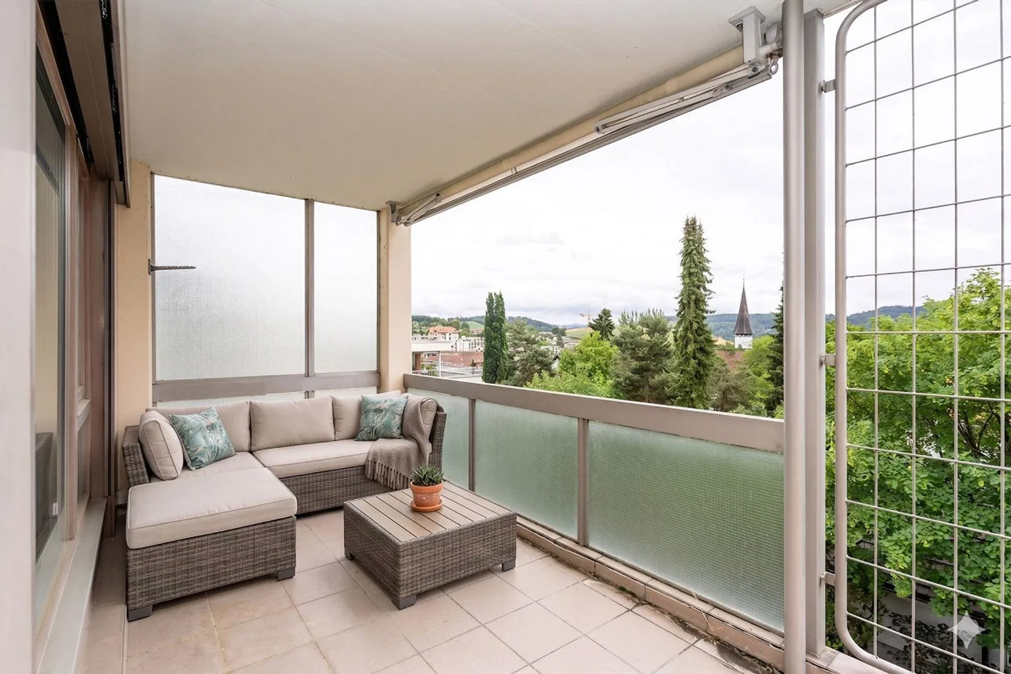 Bright 4.5-room apartment with parking space in Bolligen - Photo 9 of 13