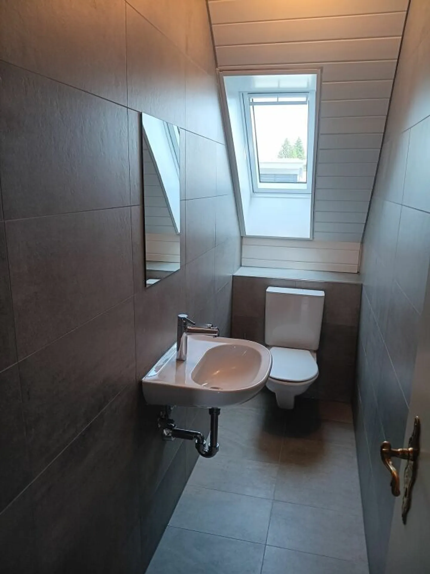 Attractive and spacious 4-room penthouse apartment with gallery, 143 m² living space. The apartment impresses with a bright, open space concept as well as a new, modern kitchen and a stylish re… - Photo 4 of 11