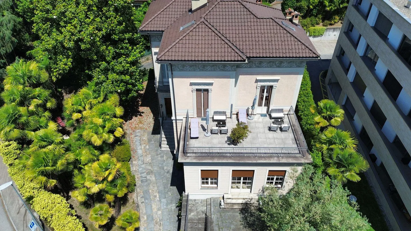 Charming attic apartment with terrace in a historic villa | Pr... - Photo 9 of 9
