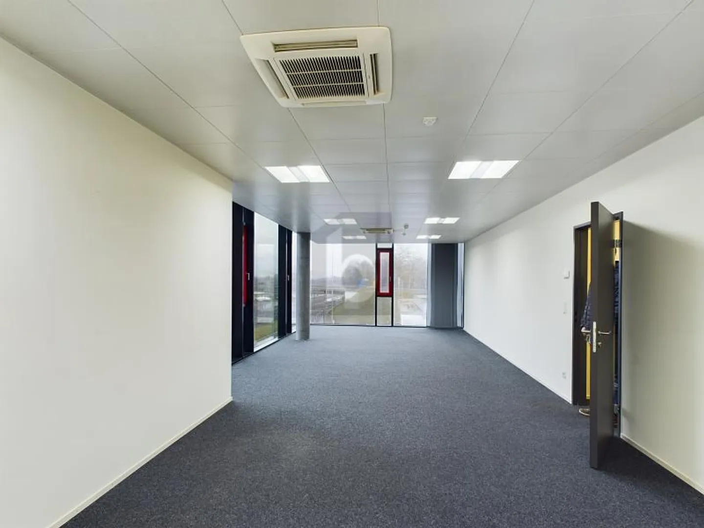 Office 4 rooms - Photo 2 of 6