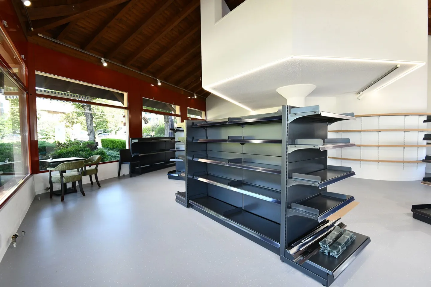 ESPACE COMMERCIAL AU COEUR DE WALLISELLEN - Photo 5 sur 9