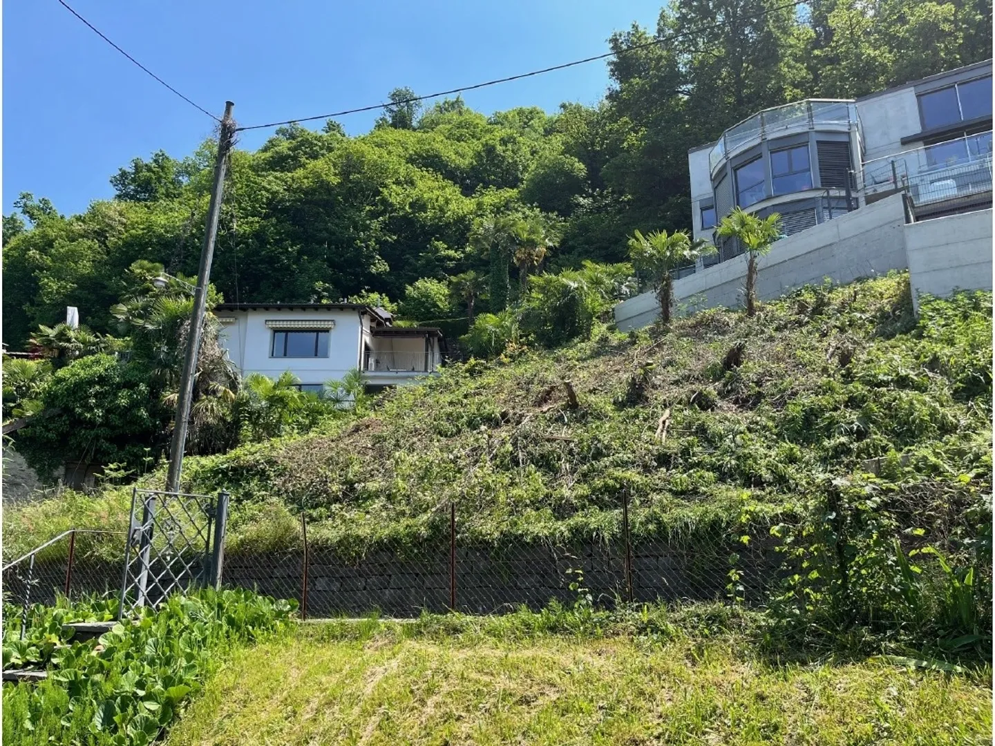 Building plot with building permit for sale in Gambarogno - a unique opportunity in the green of Ticino - Photo 2 of 5