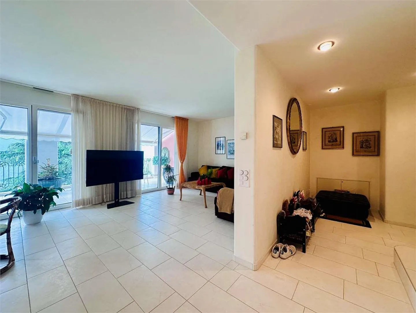 RUVIGLIANA - Duplex 4.5 with magnificent lake view - Photo 3 of 13