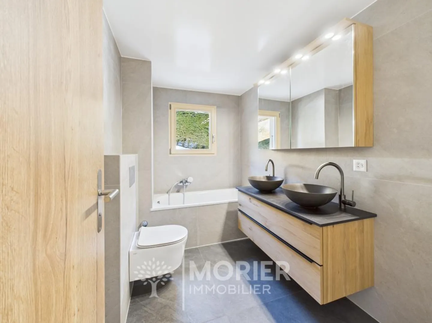 Magnificent completely renovated apartment in Villars - Photo 8 of 9