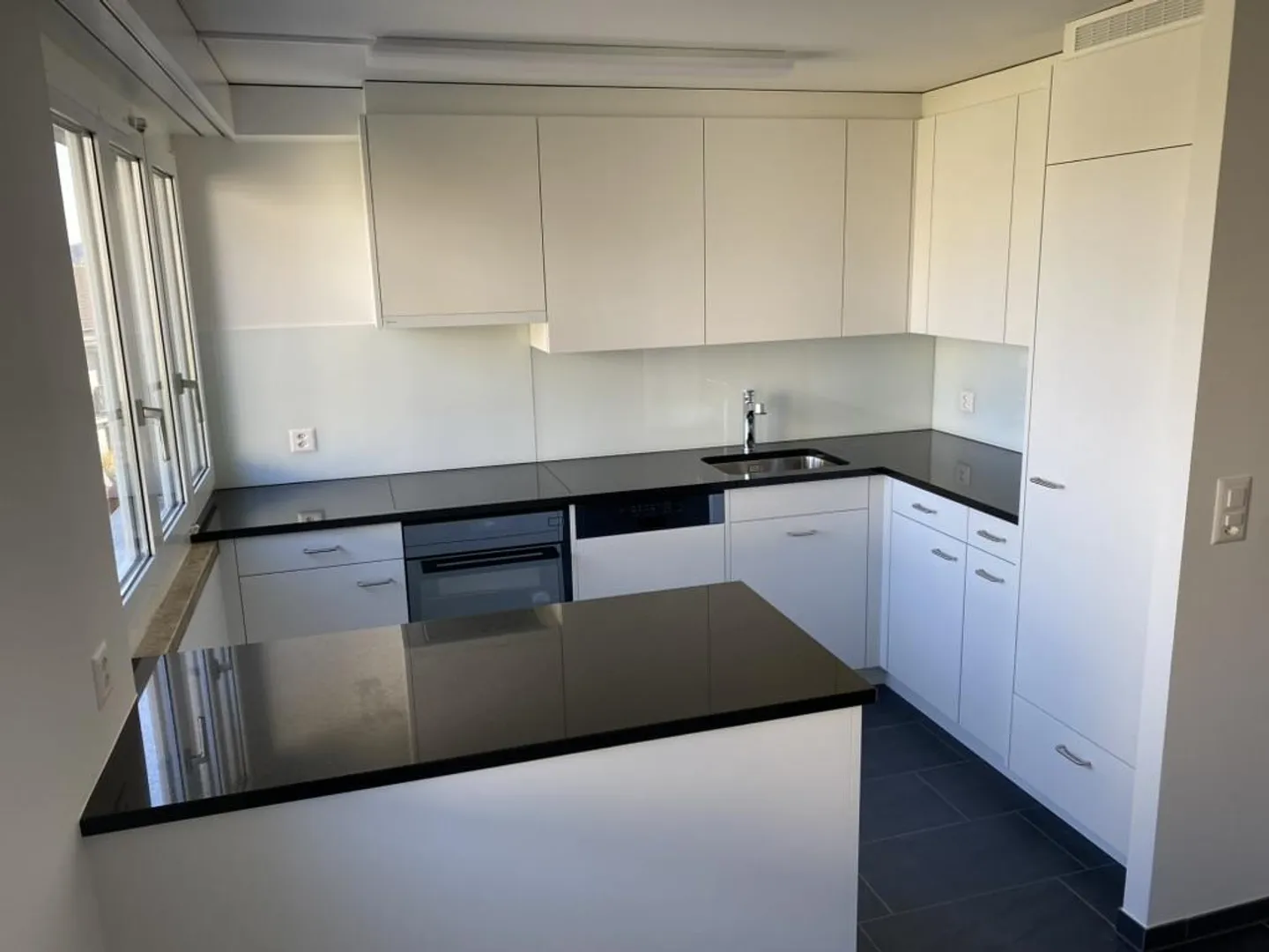 Spacious 4 1/2 room apartment - Photo 1 of 11