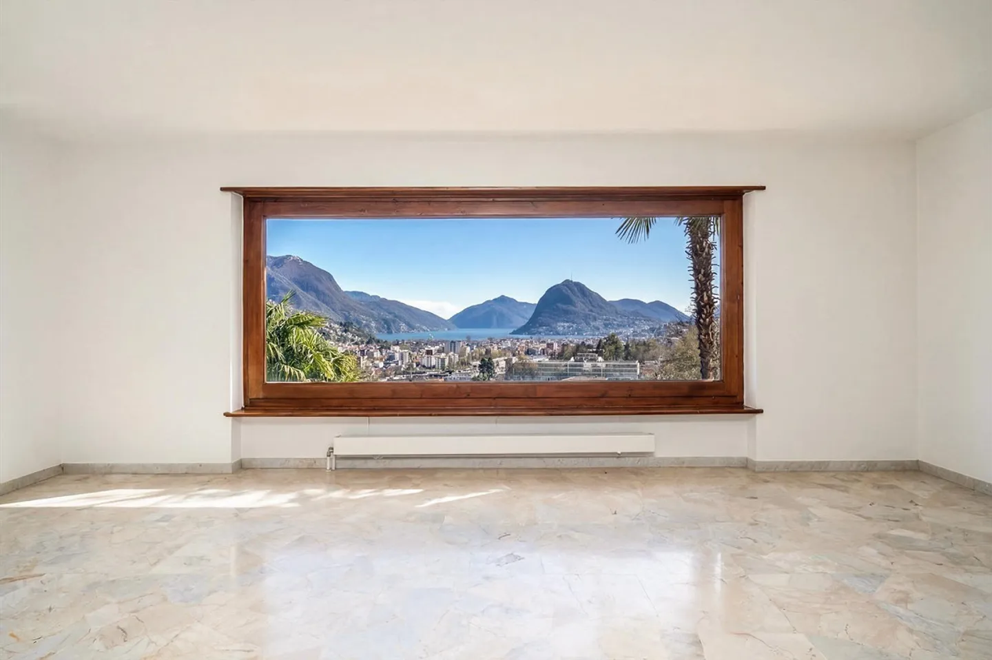 Villa in Mediterranean Style with Lake View, Just Steps from the Center - Photo 4 of 13