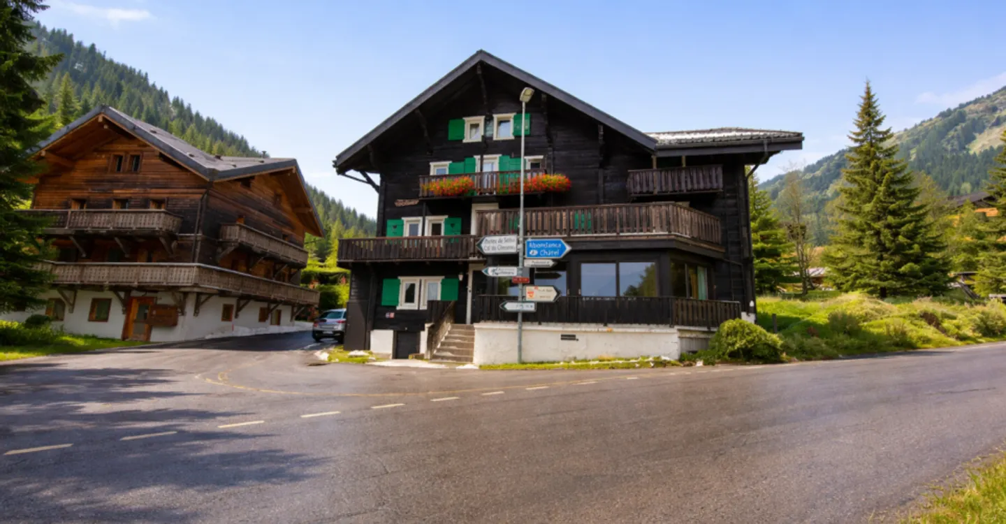 Auberge de 16 chambres avec bar à louer sur Morgins - Photo 1 of 12