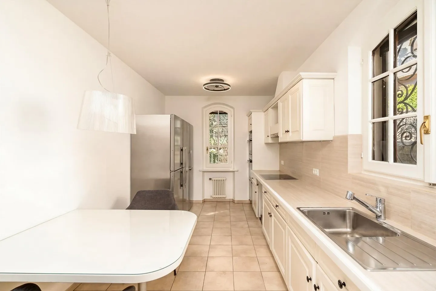 Villa in Mediterranean Style with Lake View, Just Steps from the Center - Photo 5 of 13