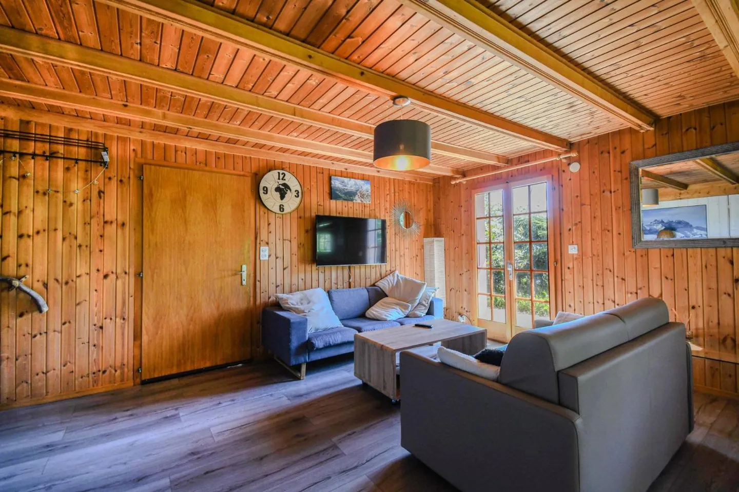 Charming Chalet with Stunning Views - Photo 6 of 6