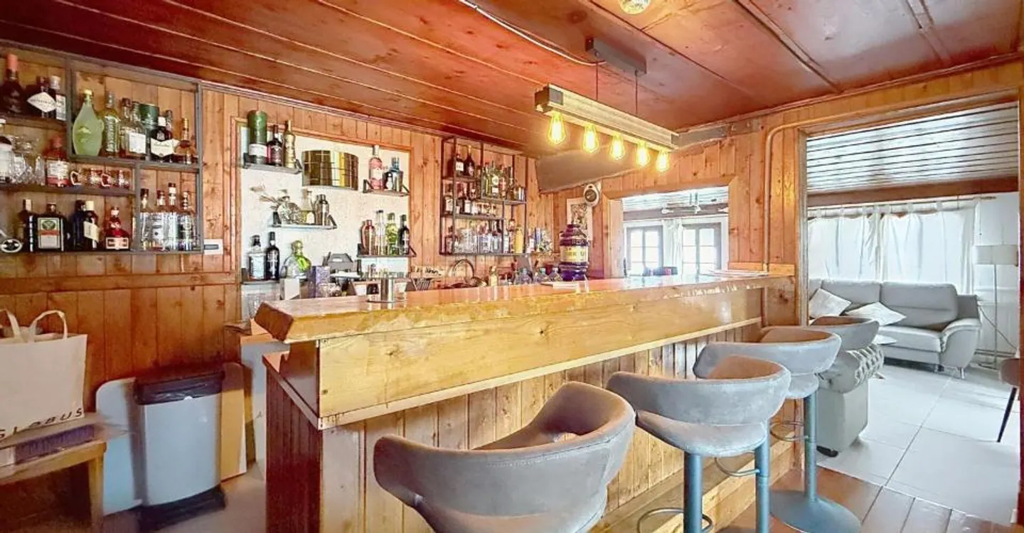 Auberge de 16 chambres avec bar à louer sur Morgins - Photo 4 of 12