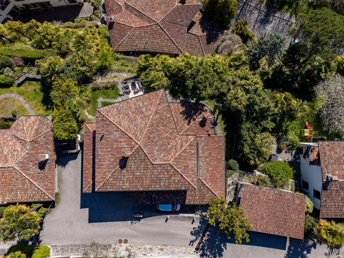 Villa in Mediterranean Style with Lake View, Just Steps from the Center - Photo 12 of 13