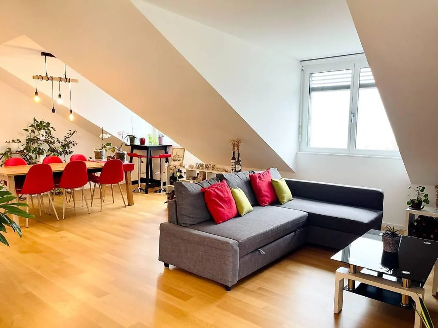 Modern Apartment with Lake View - Photo 2 of 5