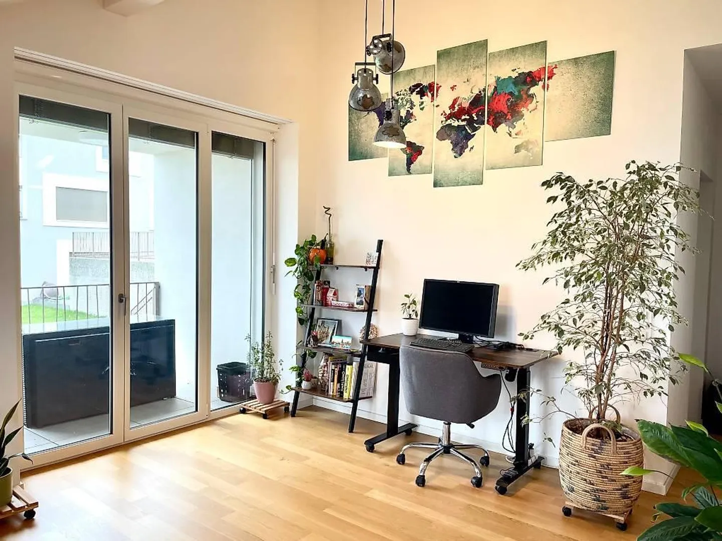 Modern Apartment with Lake View - Photo 3 of 5