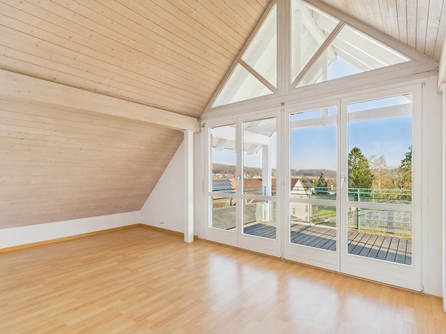 Appartement moderne de 2,5 pièces sous le toit avec cave et parking, Biel-Benken - Photo 8 sur 13