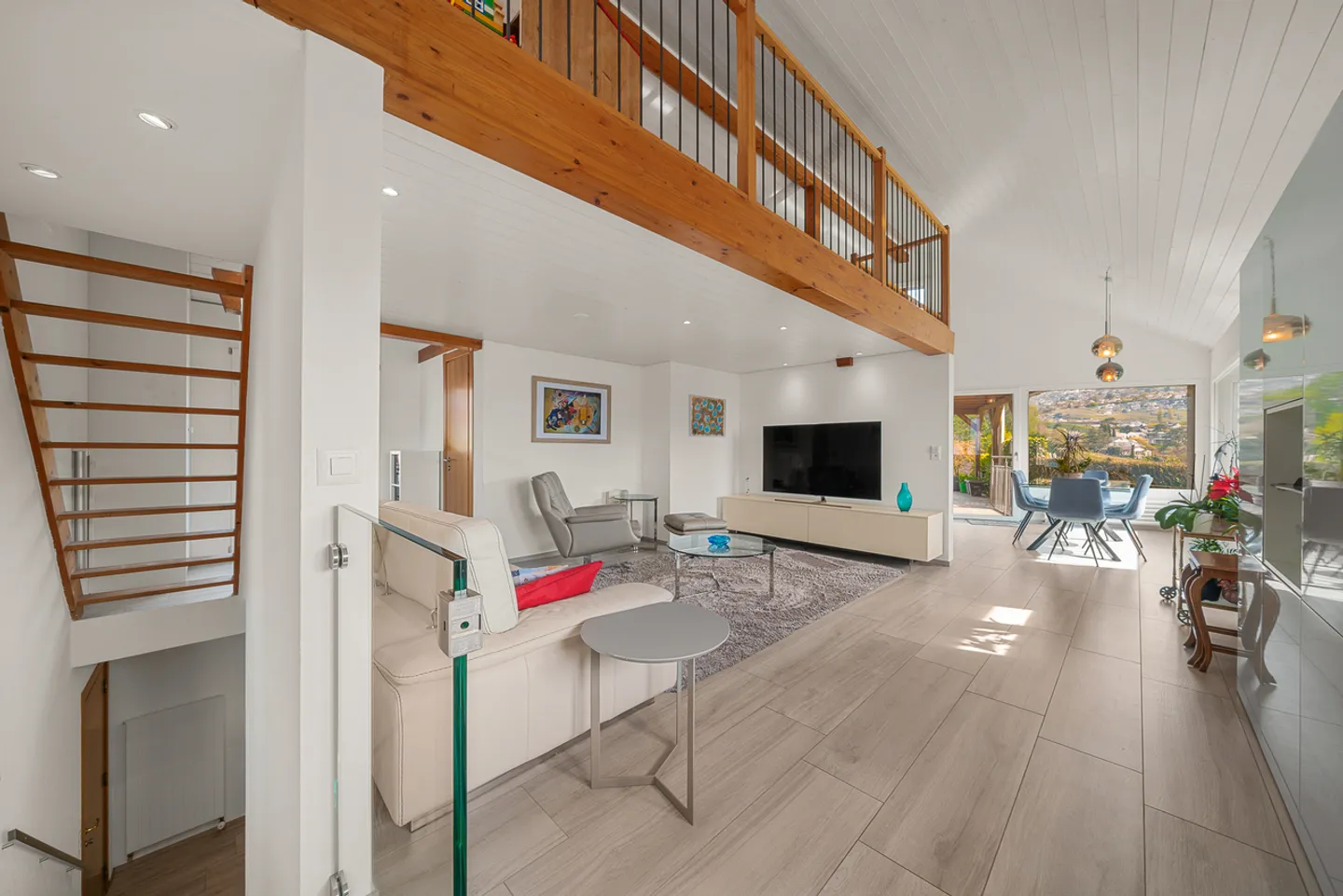 Desirable neighborhood, residential setting and panoramic view of the lake - Photo 3 of 16