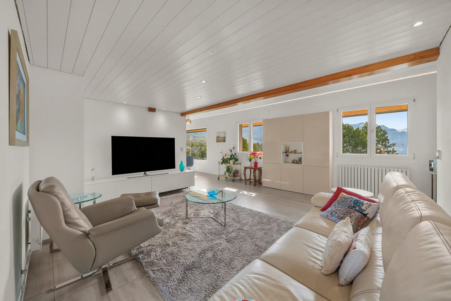 Desirable neighborhood, residential setting and panoramic view of the lake - Photo 4 of 16