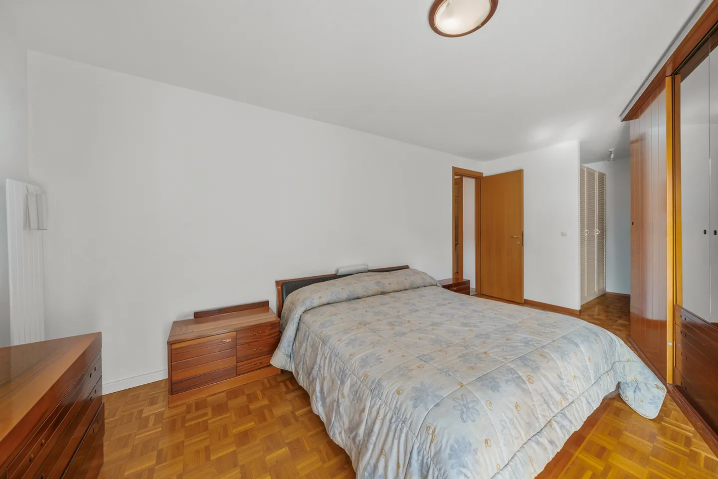 Desirable neighborhood, residential setting and panoramic view of the lake - Photo 5 of 16