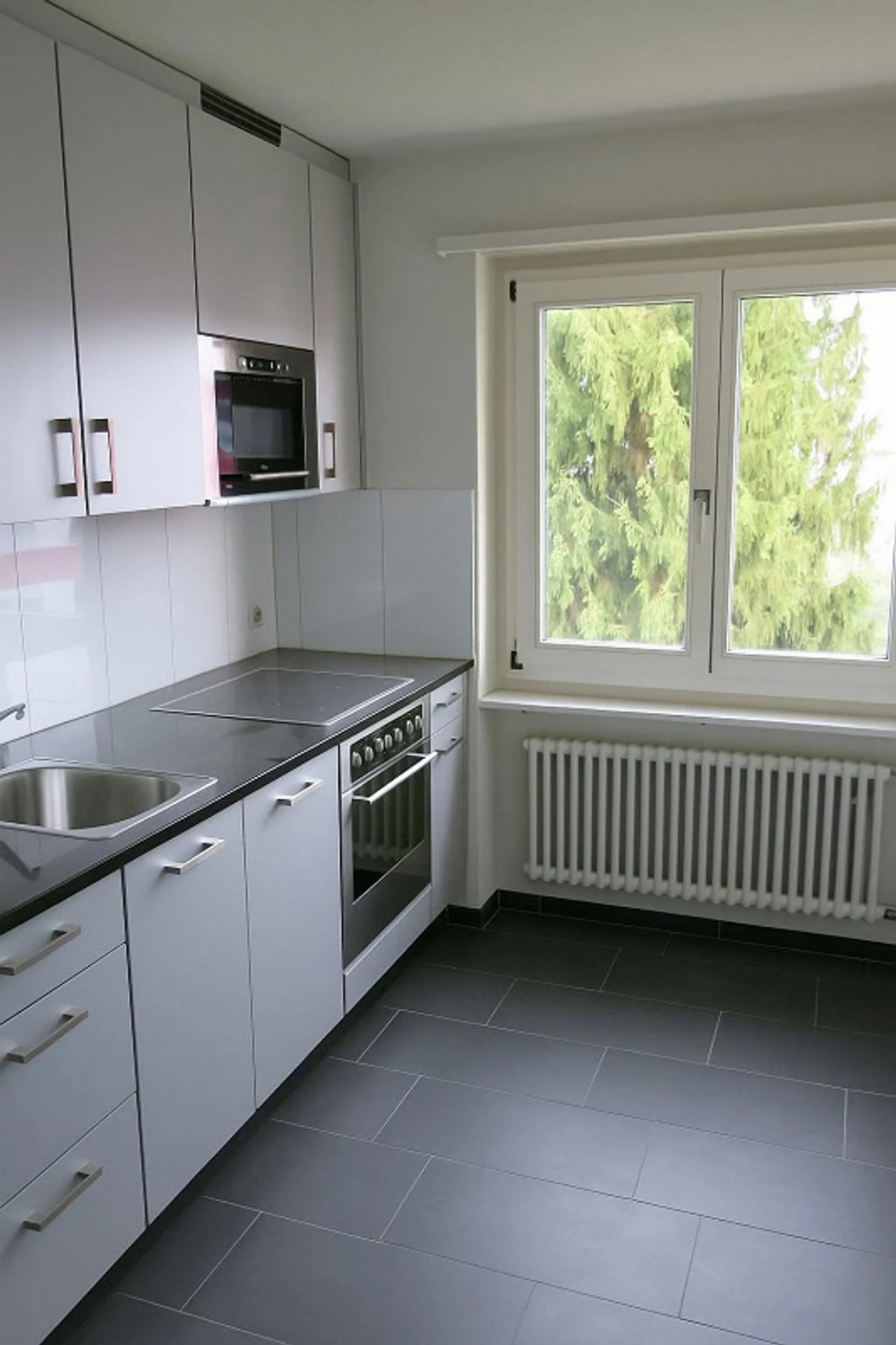 Appartement lumineux de 2 pièces avec balcon spacieux - Photo 2 sur 4