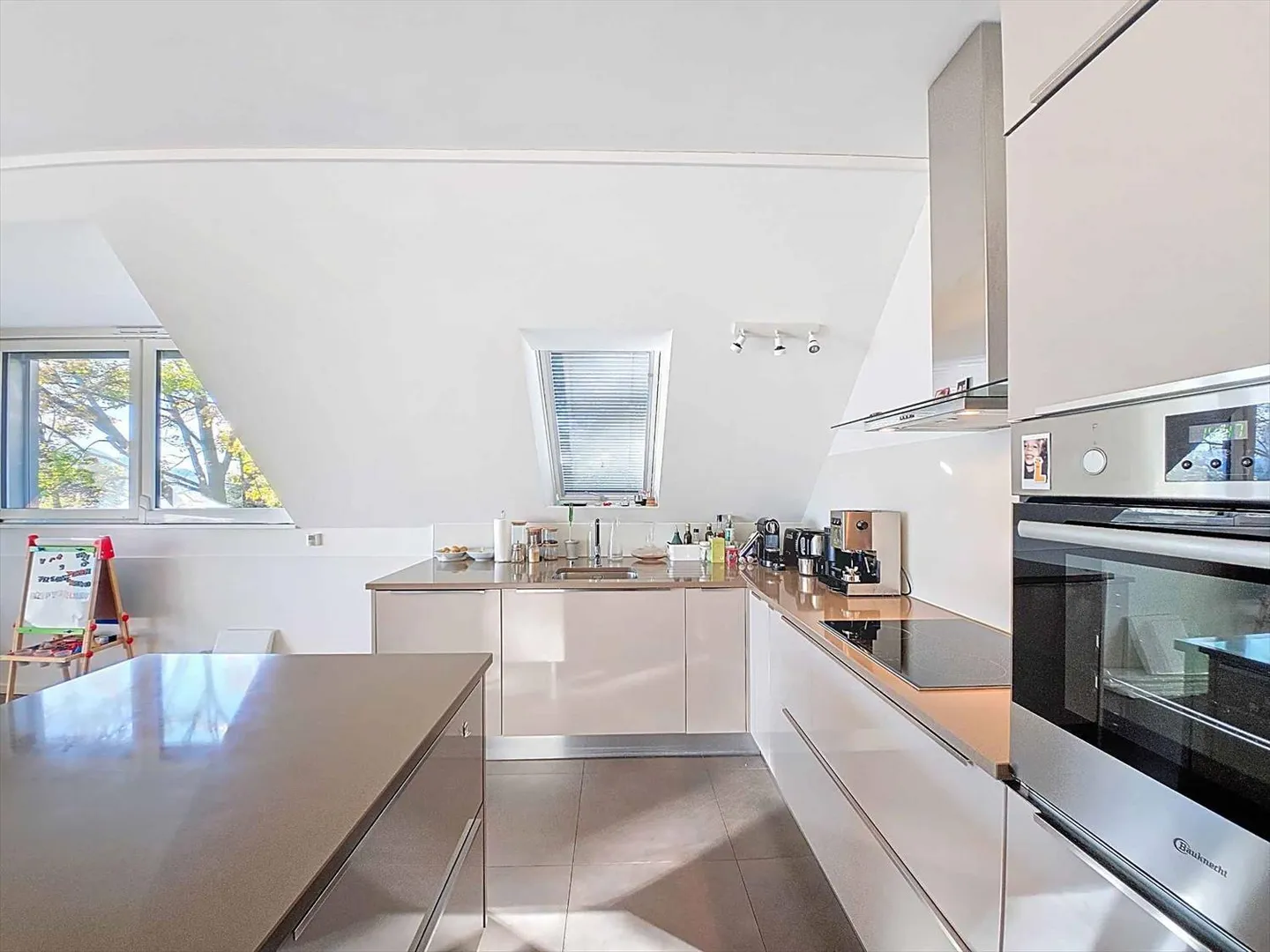 Superbe penthouse avec vue panoramique sur le lac et les montagnes - Photo 6 sur 11