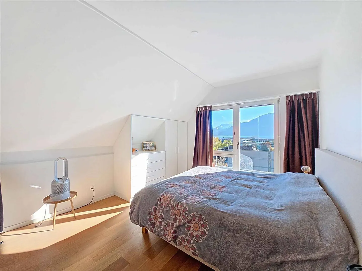 Superbe penthouse avec vue panoramique sur le lac et les montagnes - Photo 8 sur 11