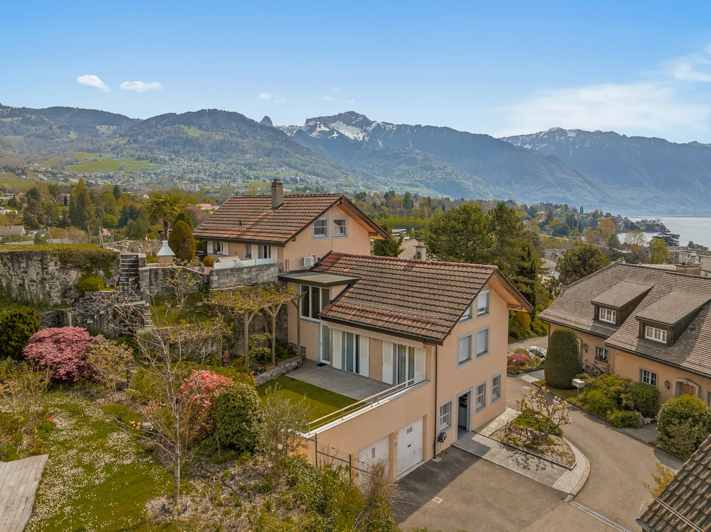 Desirable neighborhood, residential setting and panoramic view of the lake - Photo 15 of 16