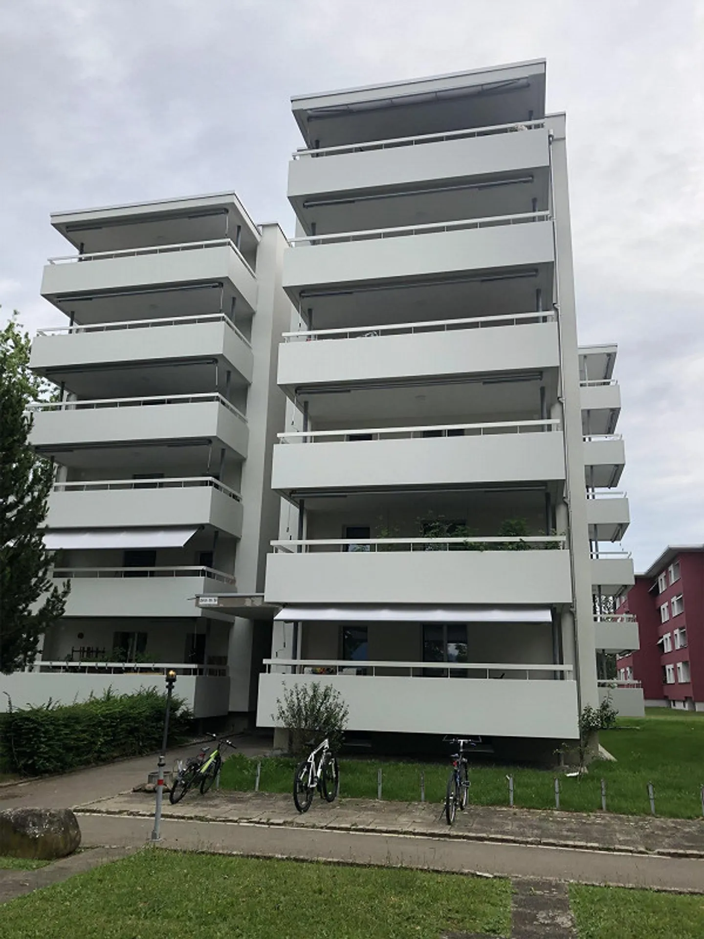 Appartement lumineux de 2 pièces avec balcon spacieux - Photo 1 sur 4