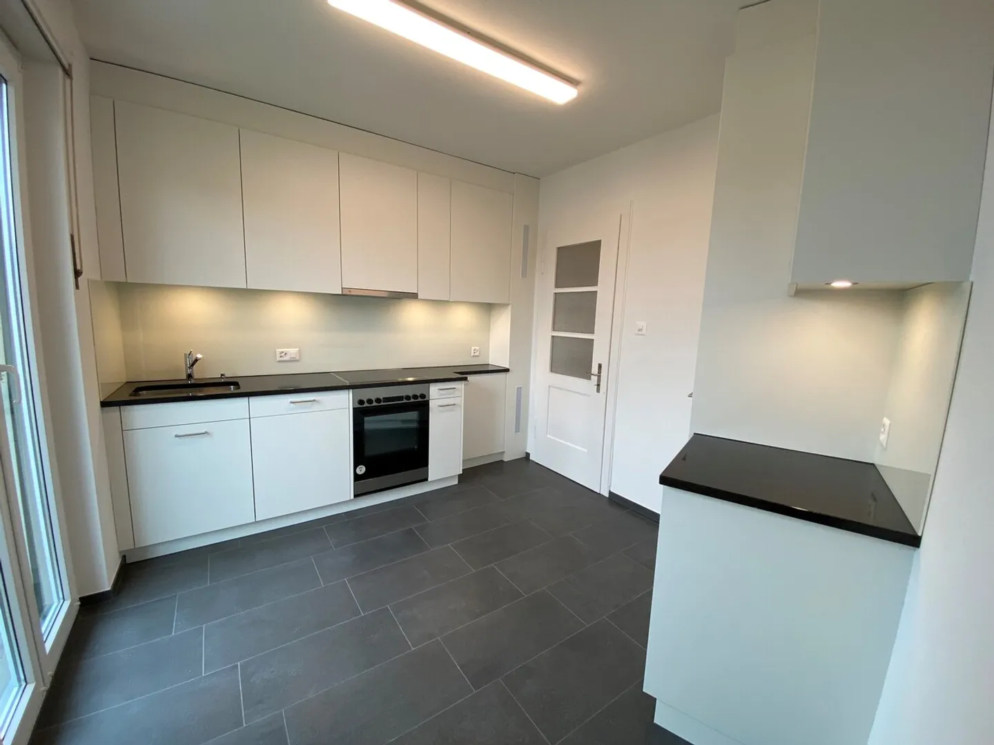 Apartment for rent - Photo 3 of 9