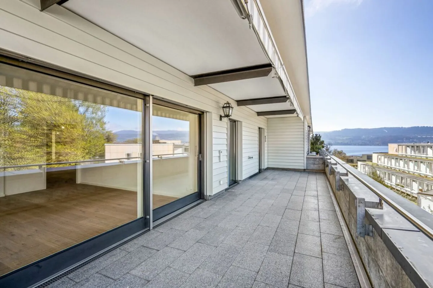 FIRST USE AFTER COMPLETE RENOVATION IN CENTRAL LOCATION IN MEILEN - PENTHOUSE APARTMENT NEAR LAKE ZURICH - Photo 4 of 14
