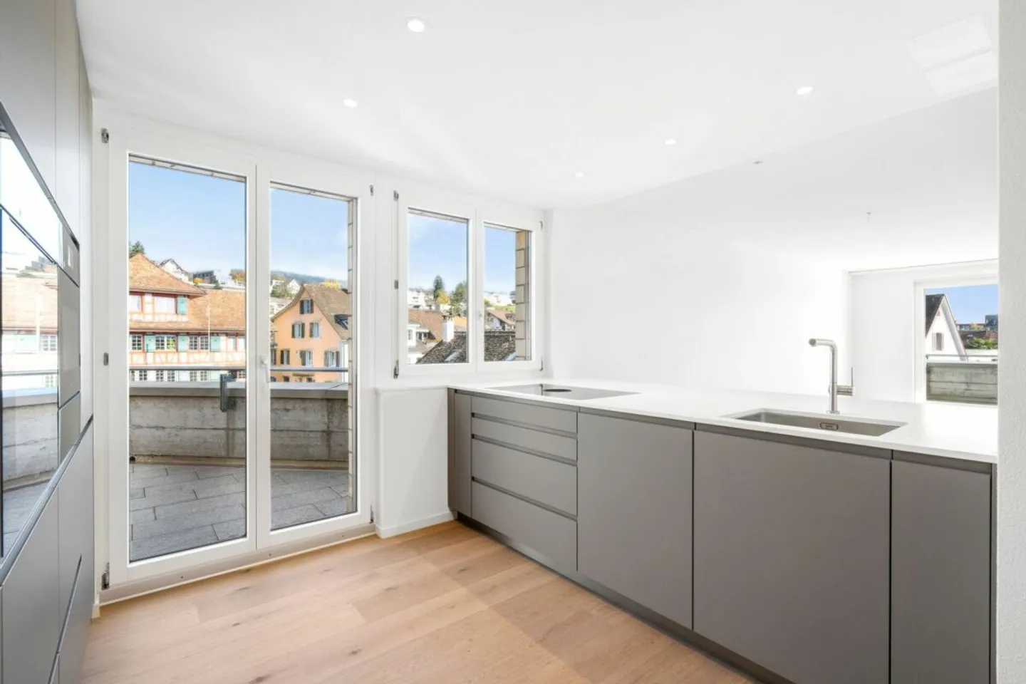 FIRST USE AFTER COMPLETE RENOVATION IN CENTRAL LOCATION IN MEILEN - PENTHOUSE APARTMENT NEAR LAKE ZURICH - Photo 7 of 14