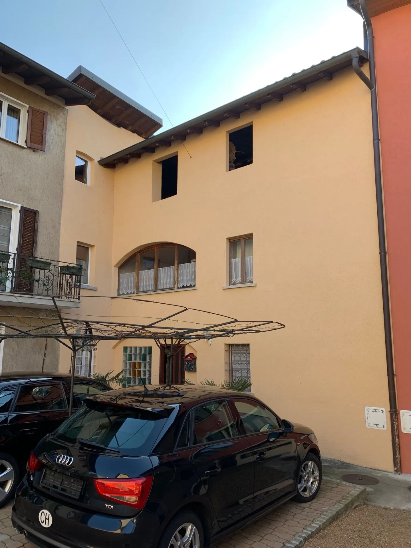 7-Zi-Tessiner-Wohnhaus mit Potential - Photo 2 of 10