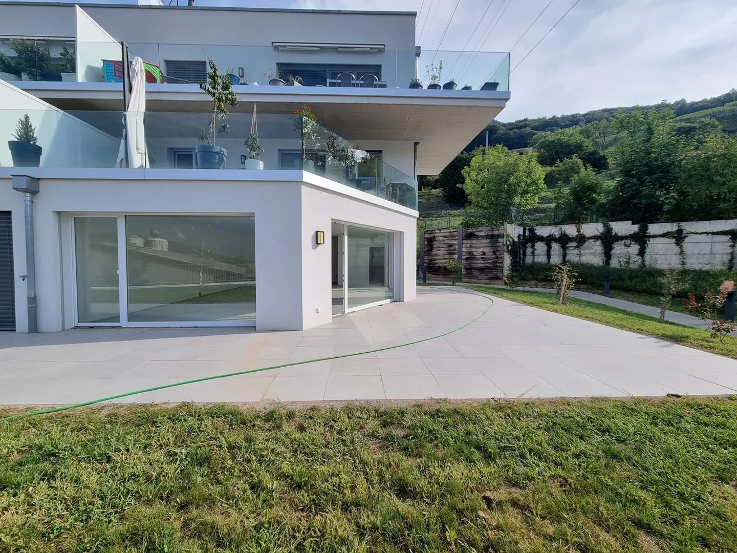 NUOVO! SPAZIO VENDITE DI 75M² CON TERRAZZA-GIARDINO - Foto 5 di 7