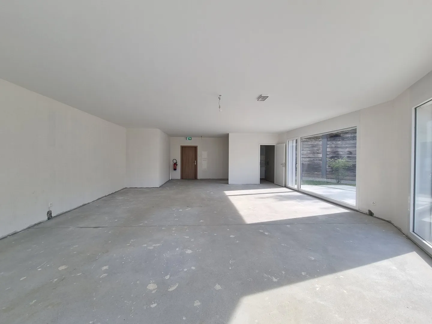 NUOVO! SPAZIO VENDITE DI 75M² CON TERRAZZA-GIARDINO - Foto 6 di 7