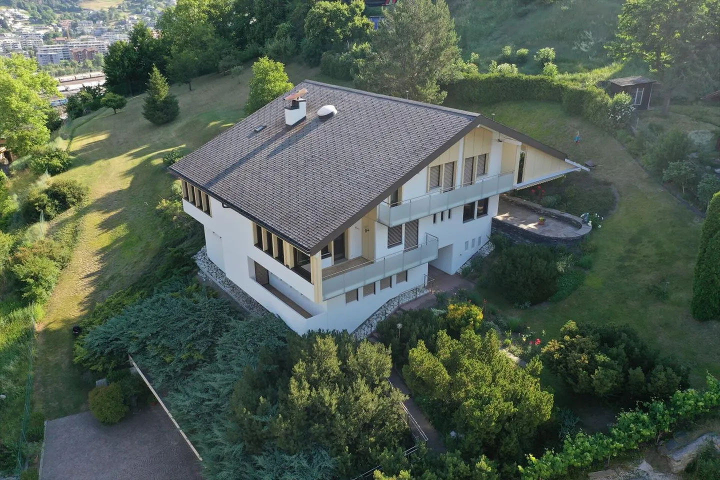 Exclusive villa in the best elevated location and idyllic surroundings - Photo 1 of 6