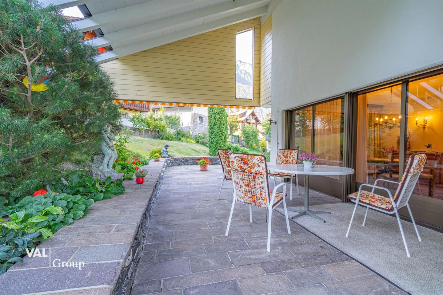 Exclusive villa in the best elevated location and idyllic surroundings - Photo 2 of 6