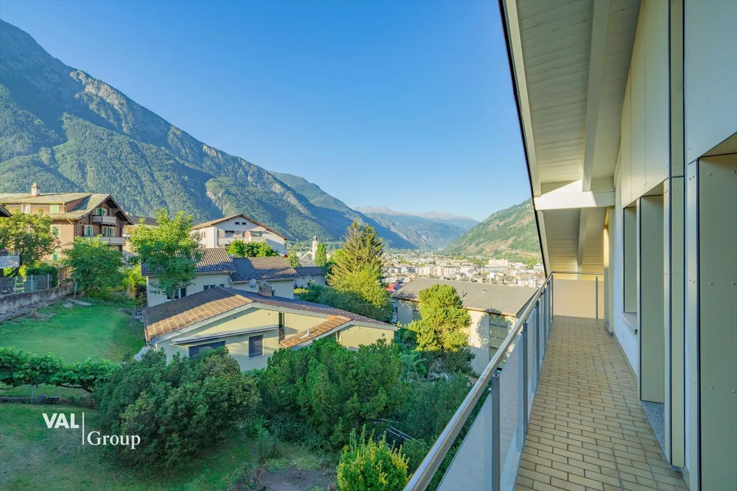 Exclusive villa in the best elevated location and idyllic surroundings - Photo 3 of 6