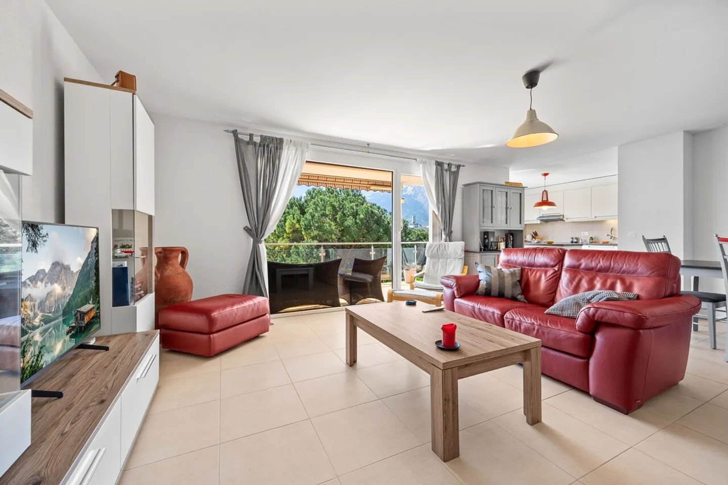 Aigle – beautiful penthouse of 4.5 rooms with large south-facing balcony - Photo 5 of 8