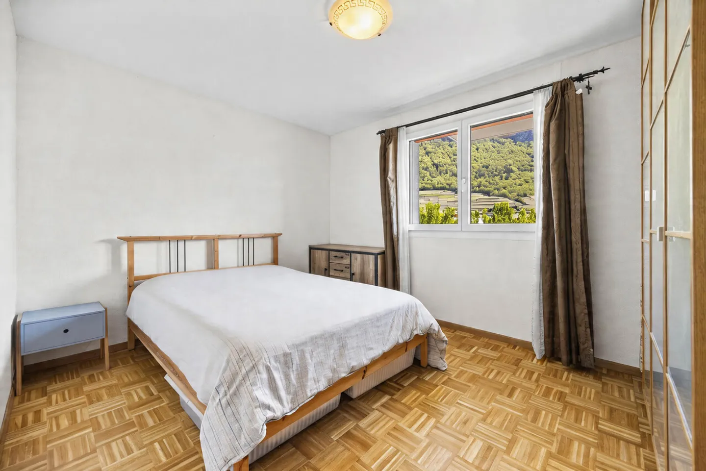 Aigle – beautiful penthouse of 4.5 rooms with large south-facing balcony - Photo 6 of 8