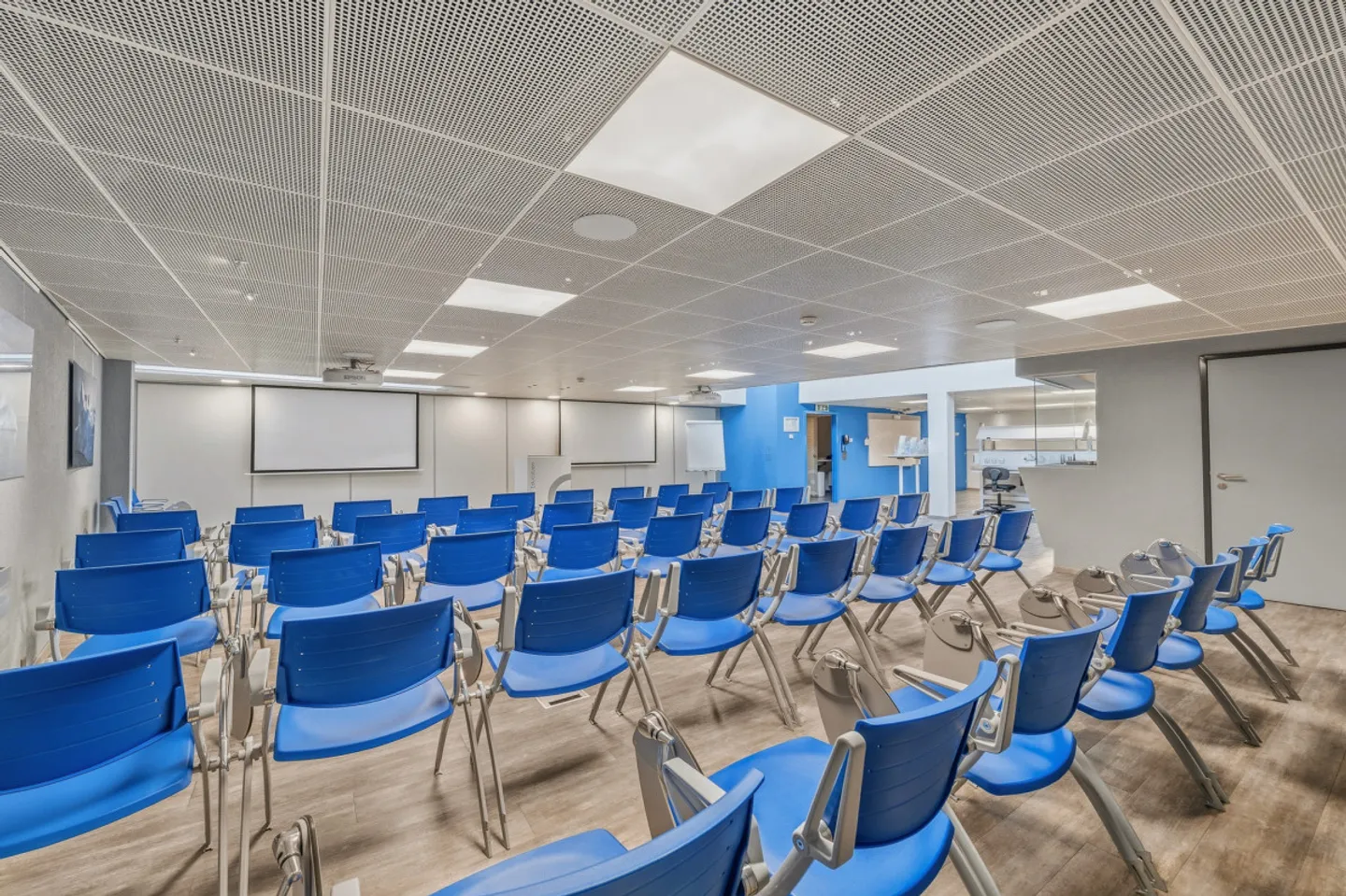 Equipped seminar room I professional setting and services - Photo 2 of 5