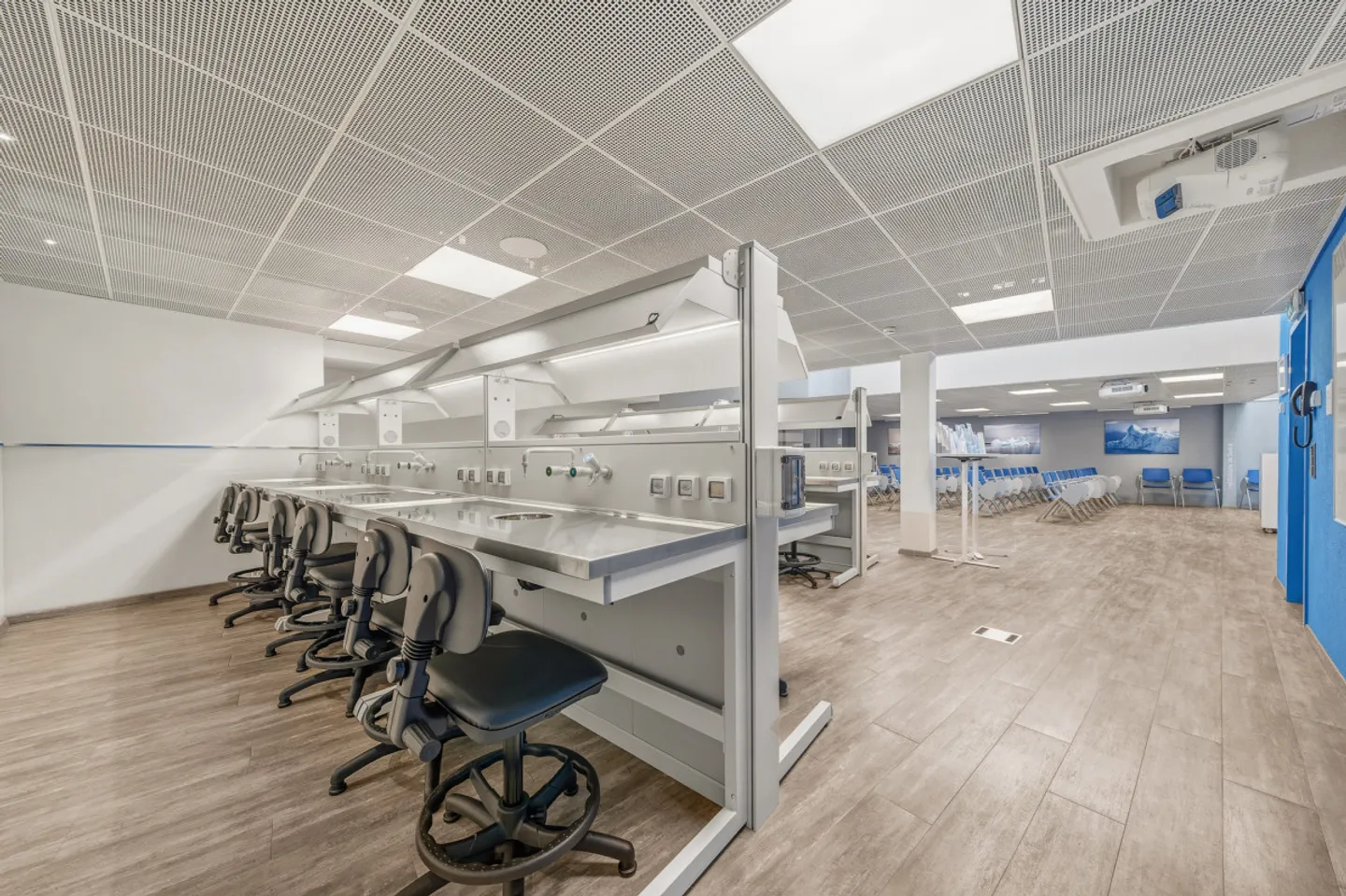 Equipped seminar room I professional setting and services - Photo 3 of 5