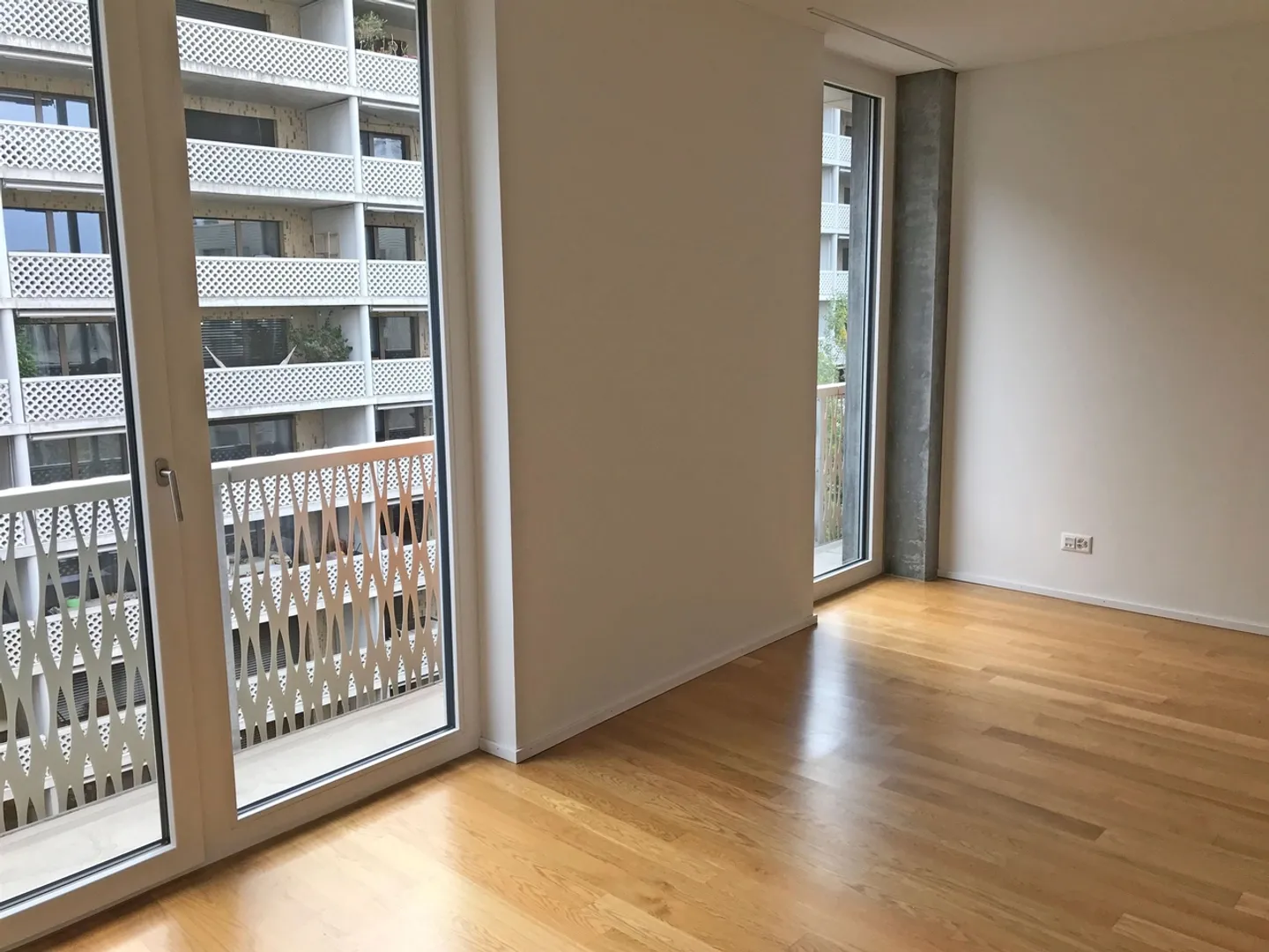 Appartement moderne en ville - Photo 3 sur 5